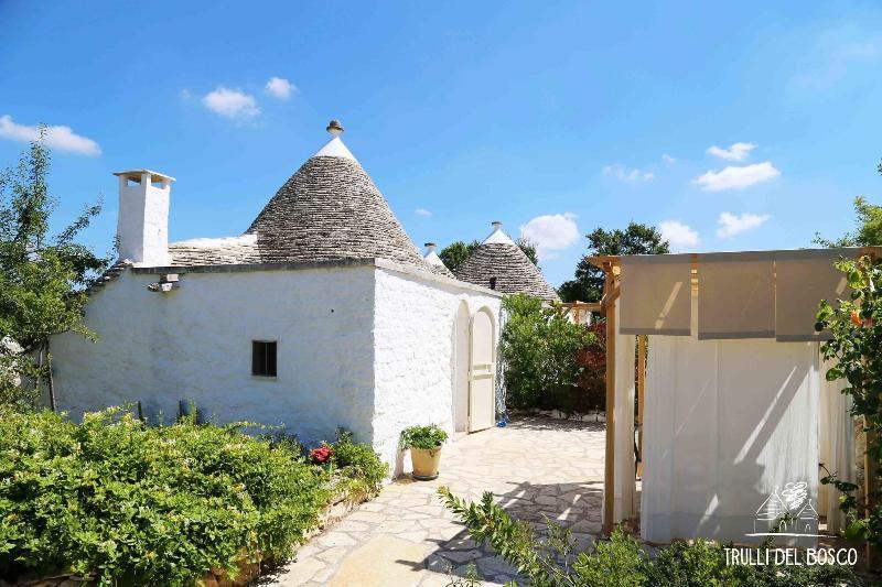 Trulli Del Bosco Bed & Breakfast Alberobello Exterior photo